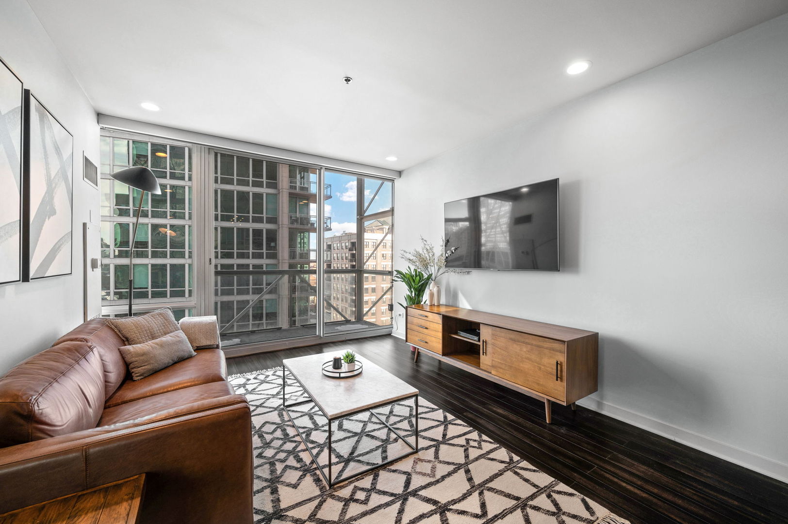 653 North Kingsbury Street, Unit 1204 Chicago, IL 60654 - Photo 5 of 25