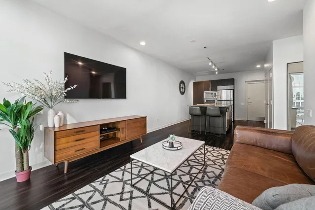 $334,900 | 653 North Kingsbury Street, Unit 1204, Chicago, IL 60654