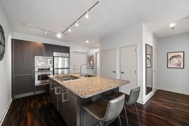 $334,900 | 653 North Kingsbury Street, Unit 1204, Chicago, IL 60654