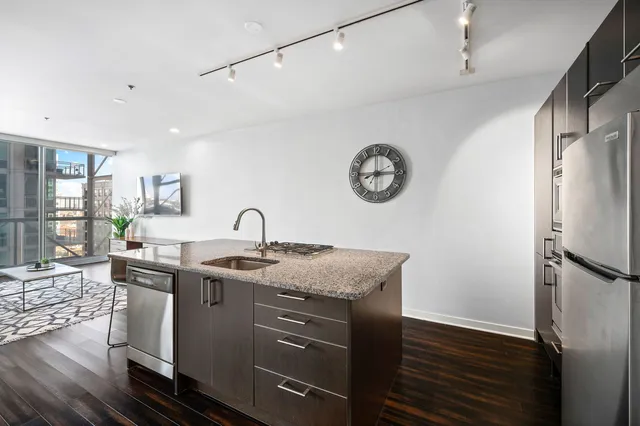$334,900 | 653 North Kingsbury Street, Unit 1204, Chicago, IL 60654