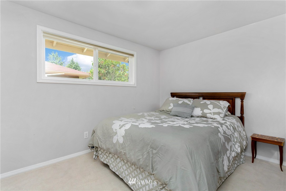 1702 Northeast 14th Street Renton, WA 98056 - Photo 13 of 22