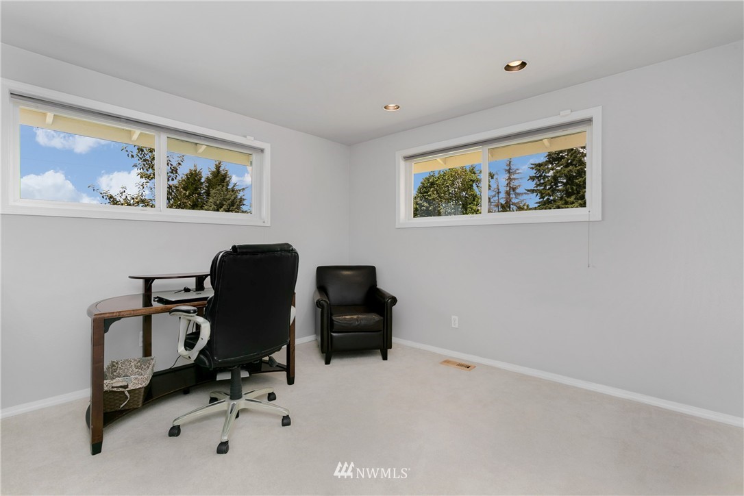 1702 Northeast 14th Street Renton, WA 98056 - Photo 14 of 22
