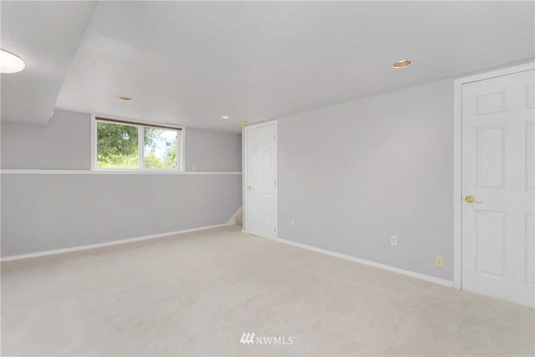 1702 Northeast 14th Street Renton, WA 98056 - Photo 15 of 22