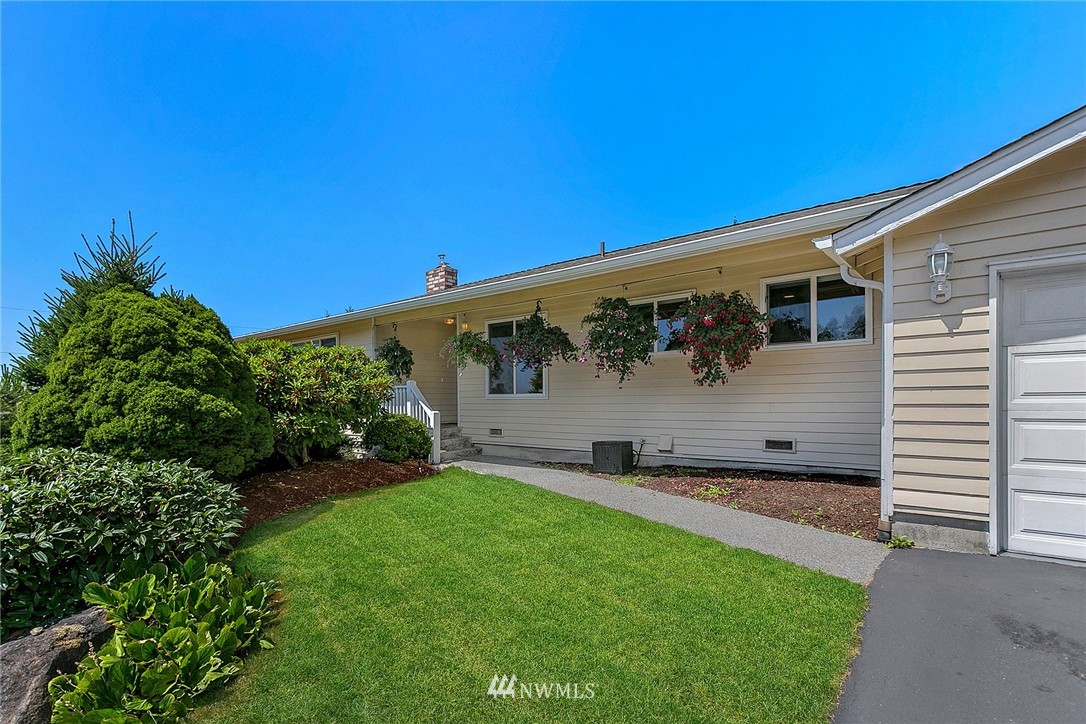 1702 Northeast 14th Street Renton, WA 98056 - Photo 5 of 22