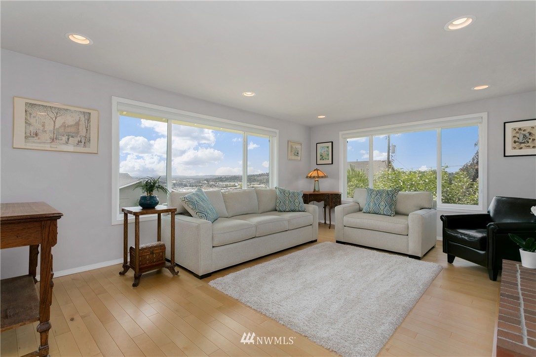 1702 Northeast 14th Street Renton, WA 98056 - Photo 7 of 22