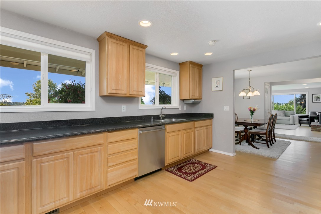 1702 Northeast 14th Street Renton, WA 98056 - Photo 10 of 22