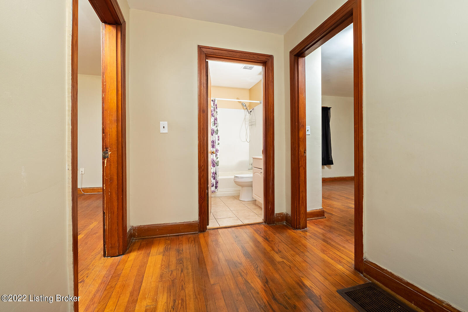 8106 Kerry Road Louisville, KY 40258 - Photo 19 of 45 hallway