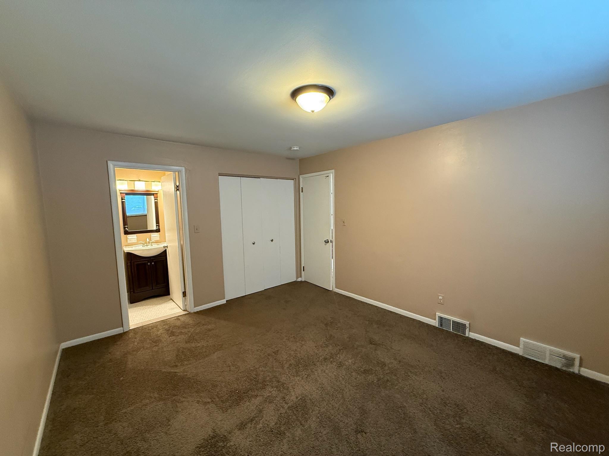 982 North Adams Road, Unit 4 Birmingham, MI 48009 - Photo 2 of 22