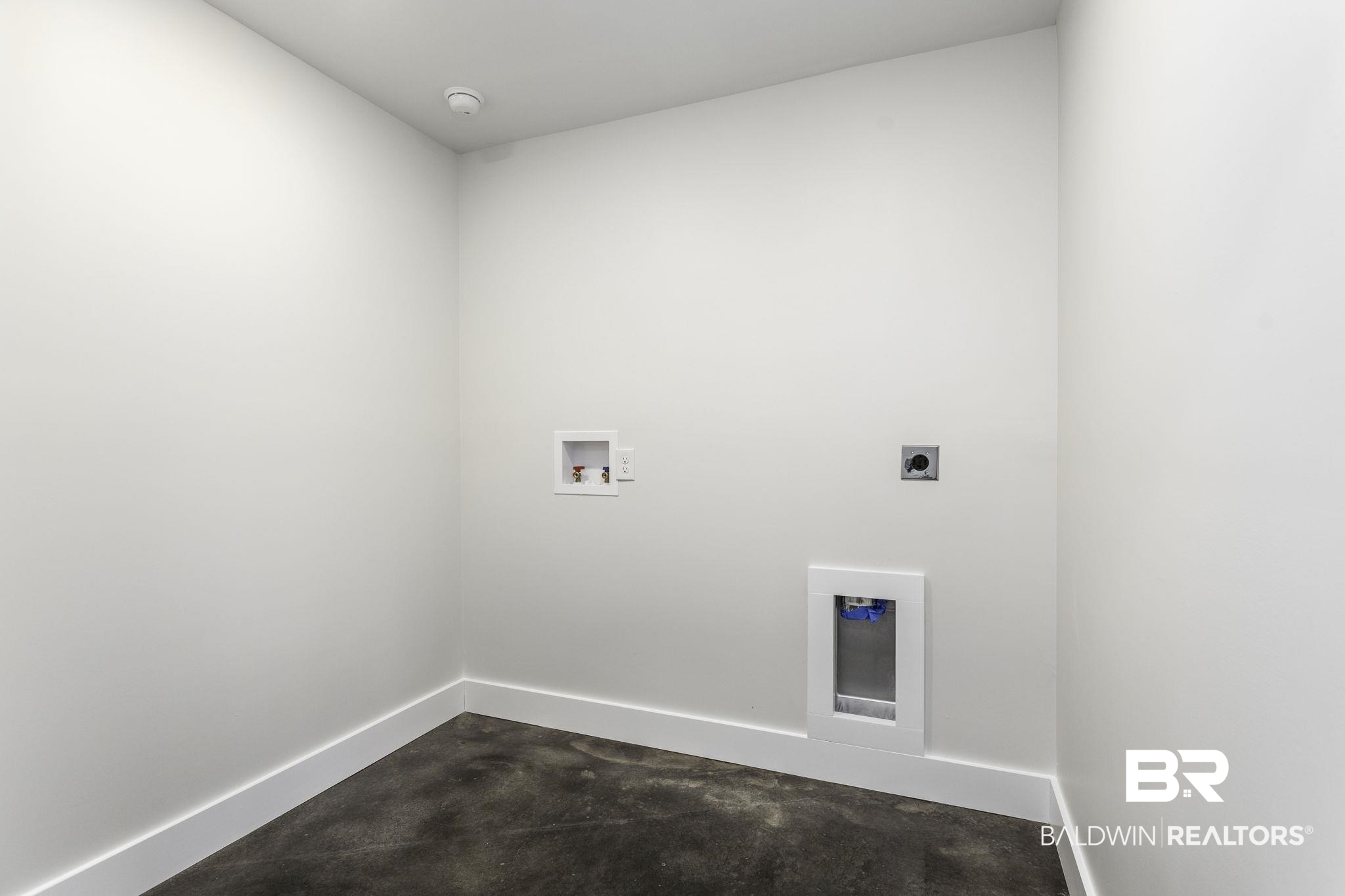 17126 Sugar Loop Foley, AL 36535 - Photo 20 of 28 Laundry area with washer hookup and electric dryer hookup