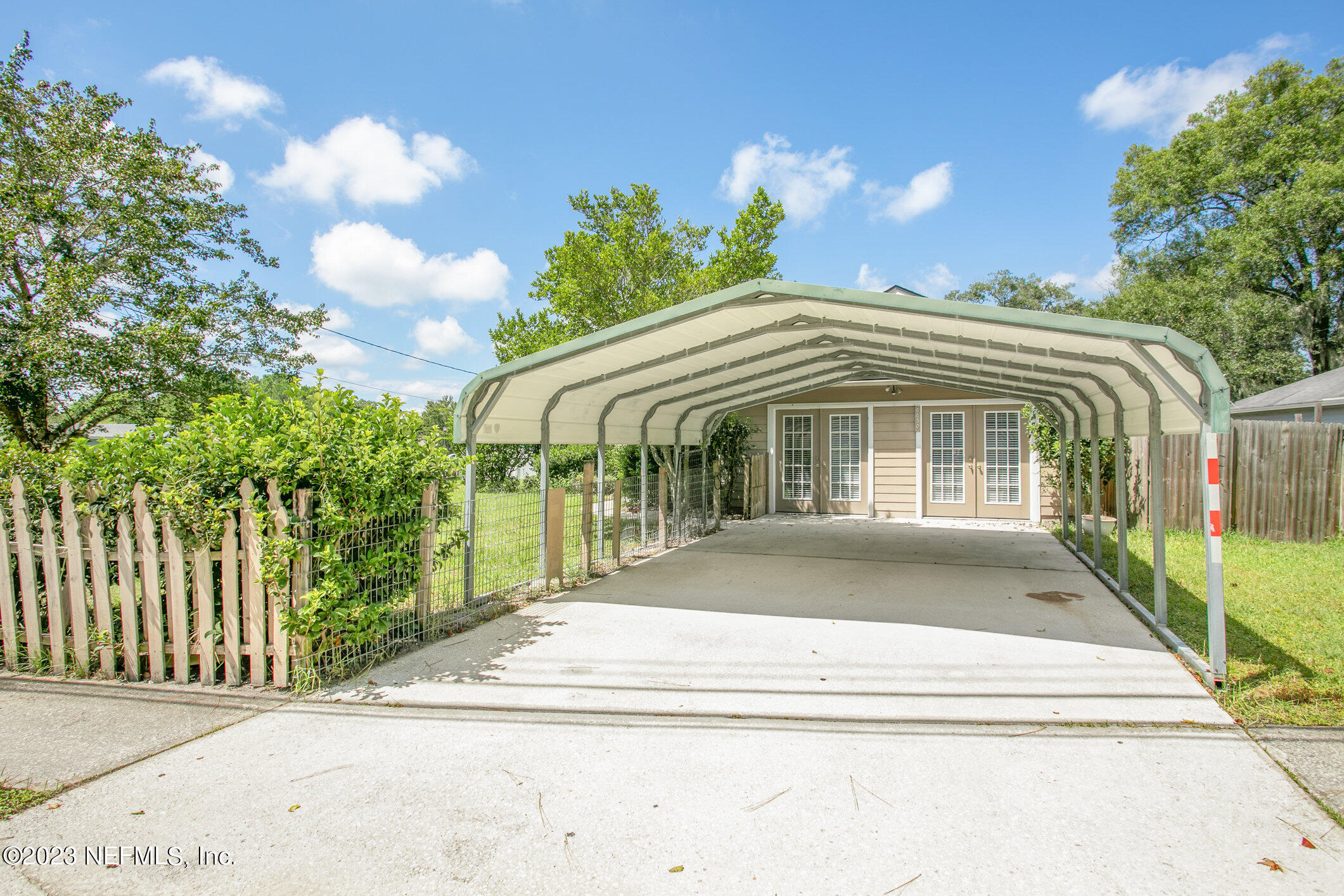 6650 Ricker Road Jacksonville, FL 32244 - Photo 39 of 41 a front view of a house with a garden