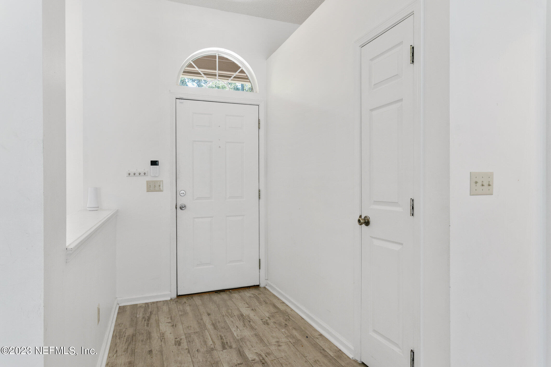 6650 Ricker Road Jacksonville, FL 32244 - Photo 5 of 41 a view of hallway with closet