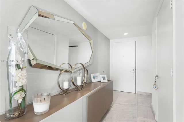 $7,950 | 495 Brickell Avenue, Unit 1001, Miami, FL 33131