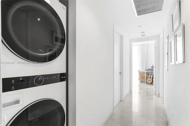 $7,950 | 495 Brickell Avenue, Unit 1001, Miami, FL 33131