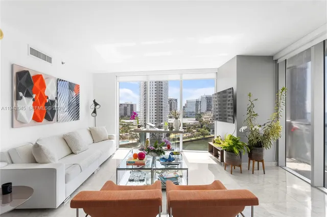 $7,950 | 495 Brickell Avenue, Unit 1001, Miami, FL 33131