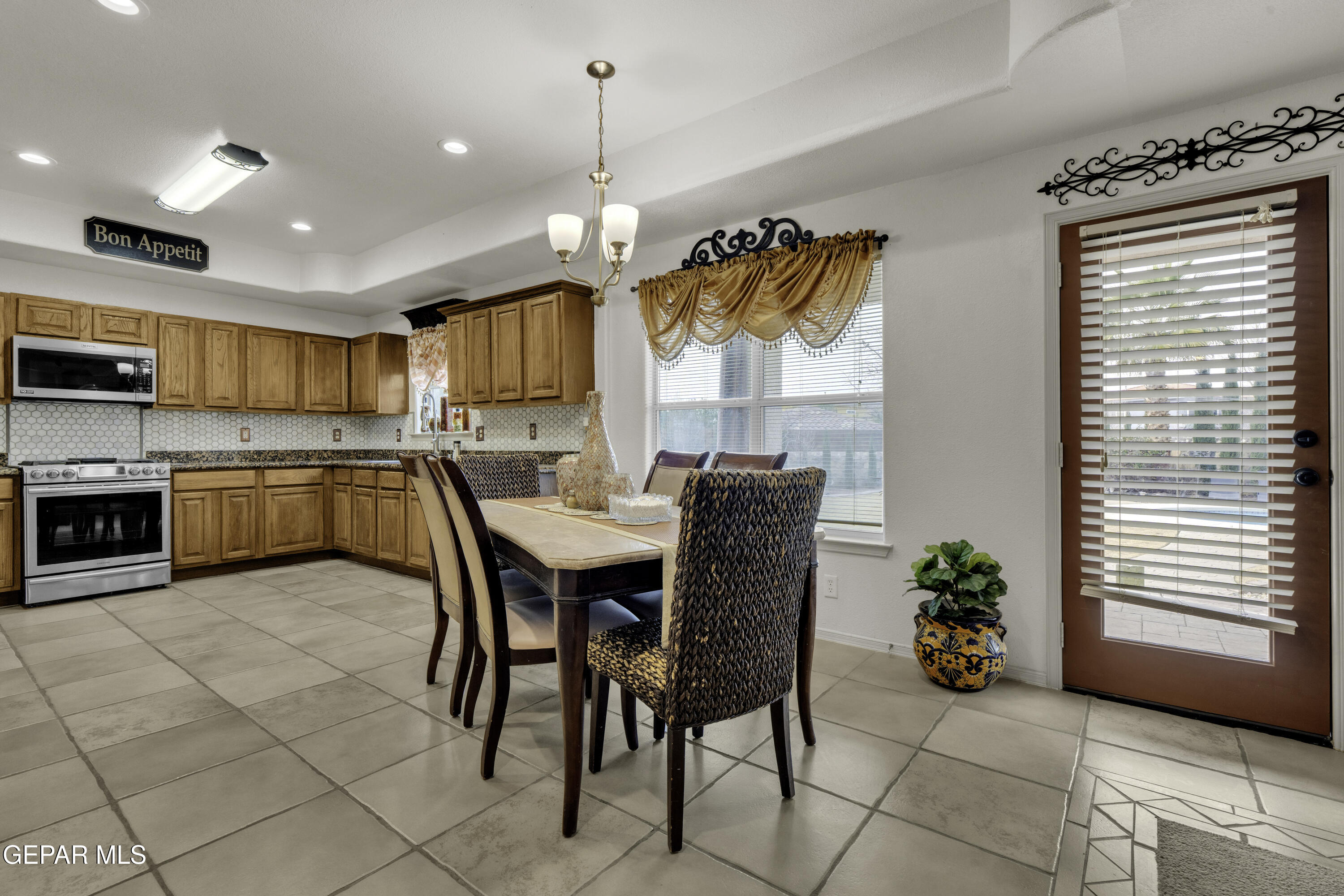 1075 Yasmin Court El Paso, TX 79932 - Photo 12 of 37 2 (20)