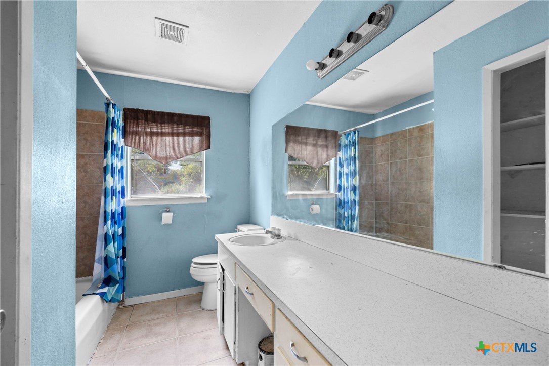 17 Ellis Avenue Troy, TX 76579 - Photo 15 of 21 Full Bathroom