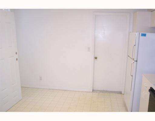 611 Talavera Road, Unit 611 Weston, FL 33326 - Photo 4 of 11 Kitchen