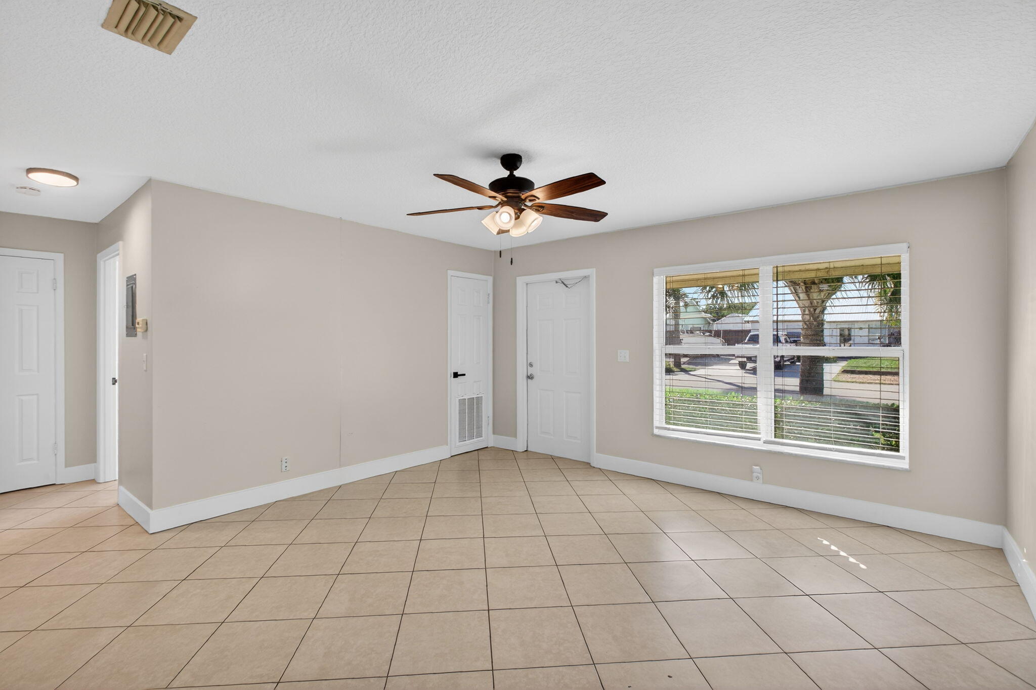 8695 Southeast Hobe Ridge Avenue Hobe Sound, FL 33455 - Photo 12 of 29 13-web-or-mls-320A0047