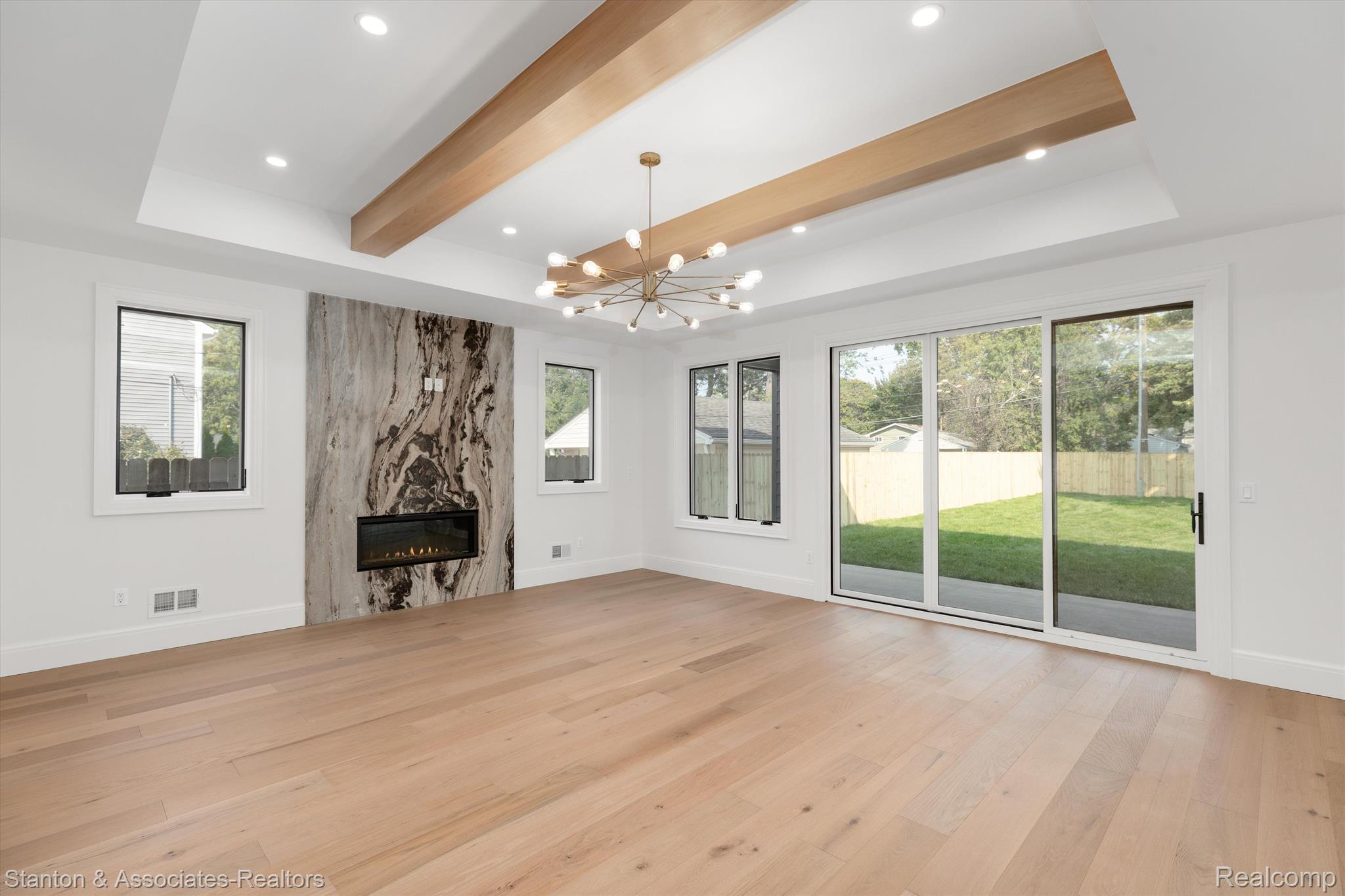 3328 Starr Road Royal Oak, MI 48073 - Photo 5 of 62 living room