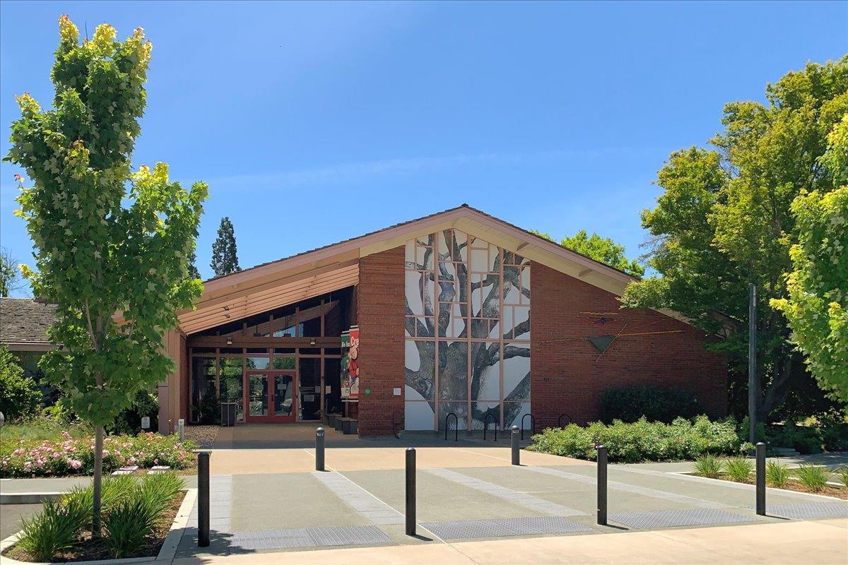 335 Middlefield Road Palo Alto, CA 94301 - Photo 28 of 38 a street sign on the side of a building