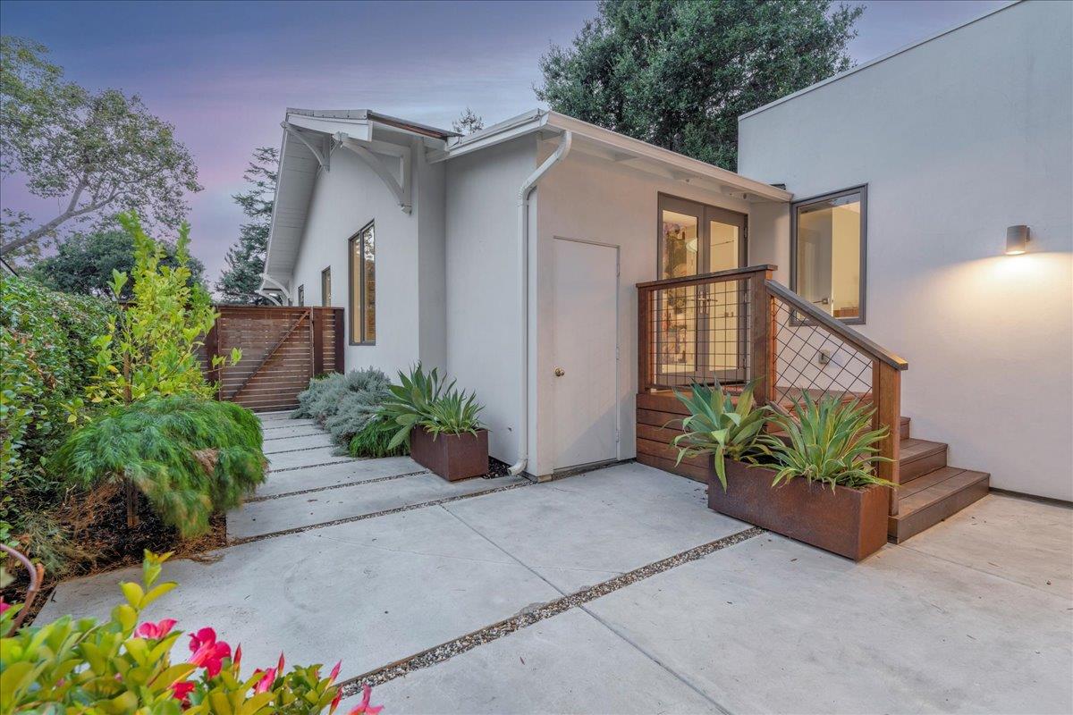335 Middlefield Road Palo Alto, CA 94301 - Photo 8 of 38 a front view of a house with garden