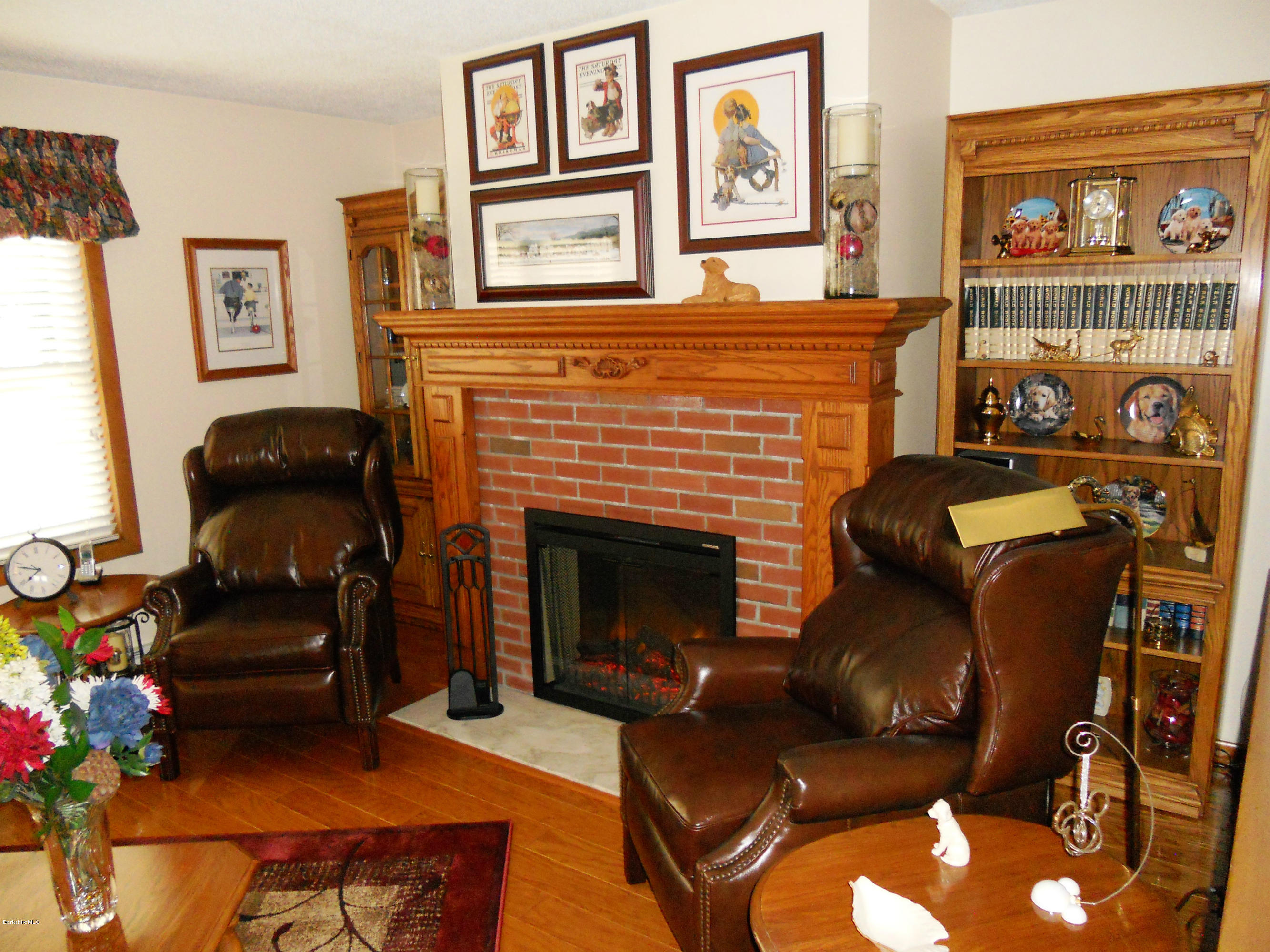 31 Winesap Road Pittsfield, MA 01201 - Photo 10 of 24 Fireplace in LV