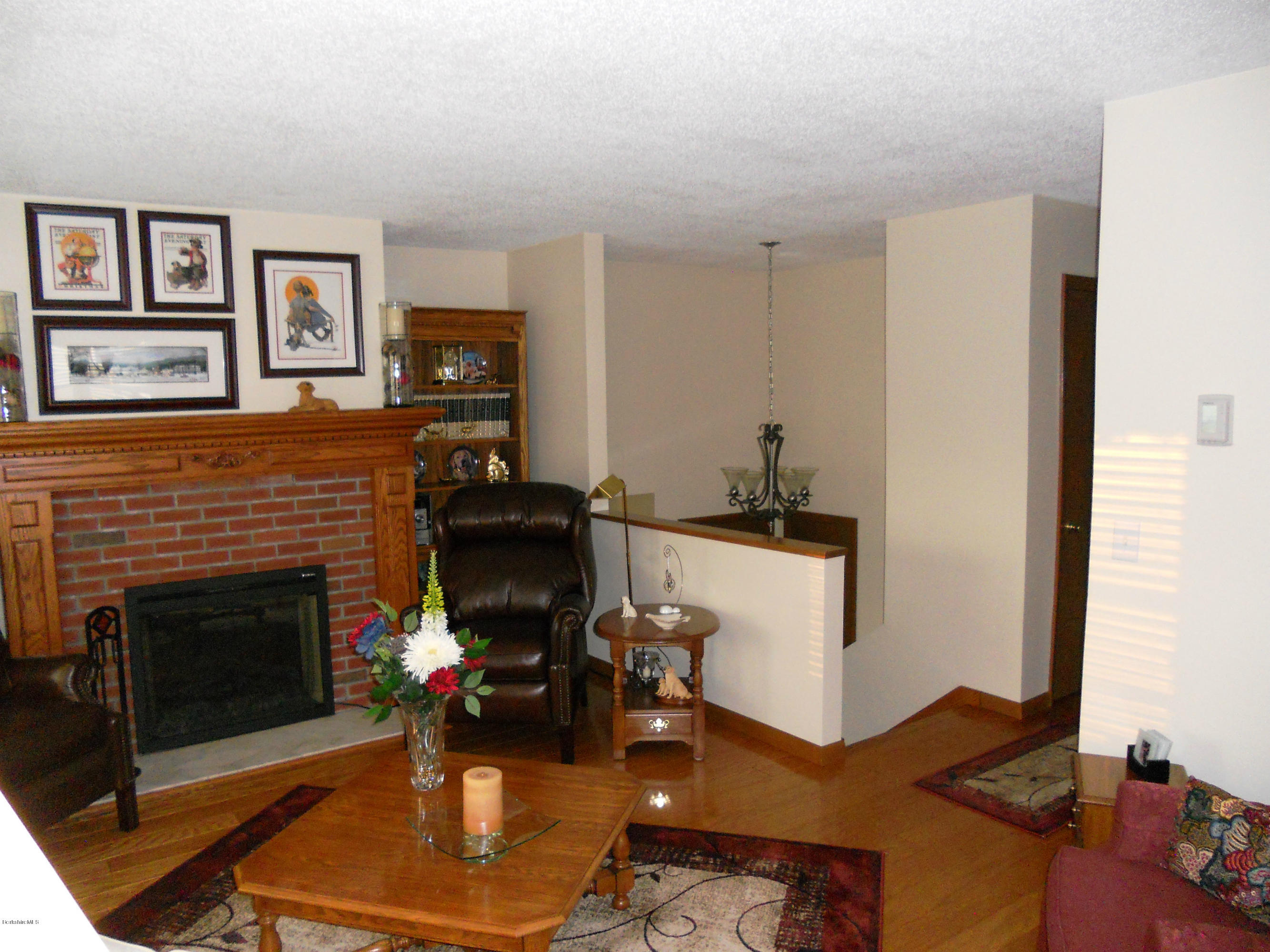31 Winesap Road Pittsfield, MA 01201 - Photo 12 of 24 Living Room