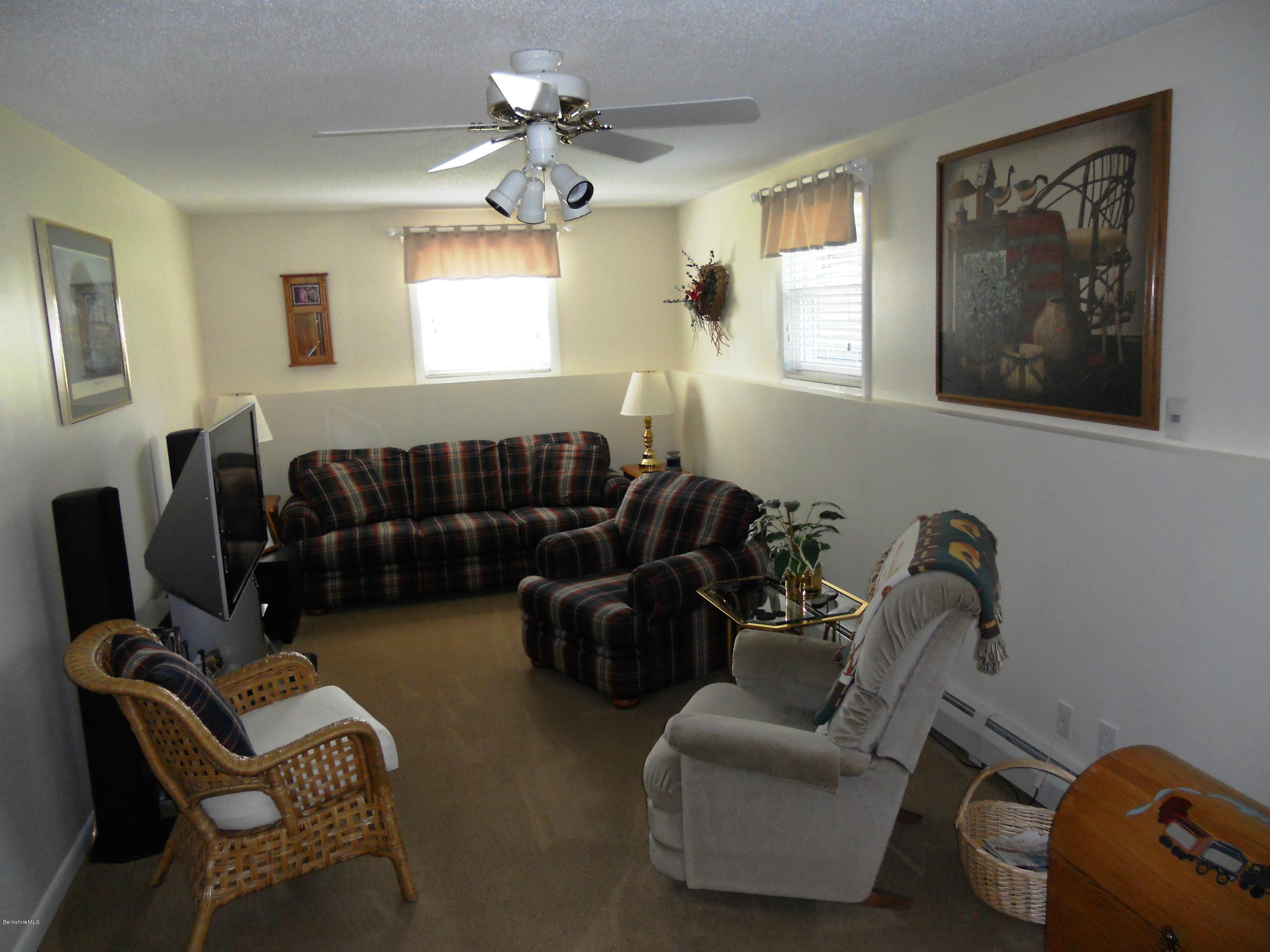 31 Winesap Road Pittsfield, MA 01201 - Photo 19 of 24 LL Family Room