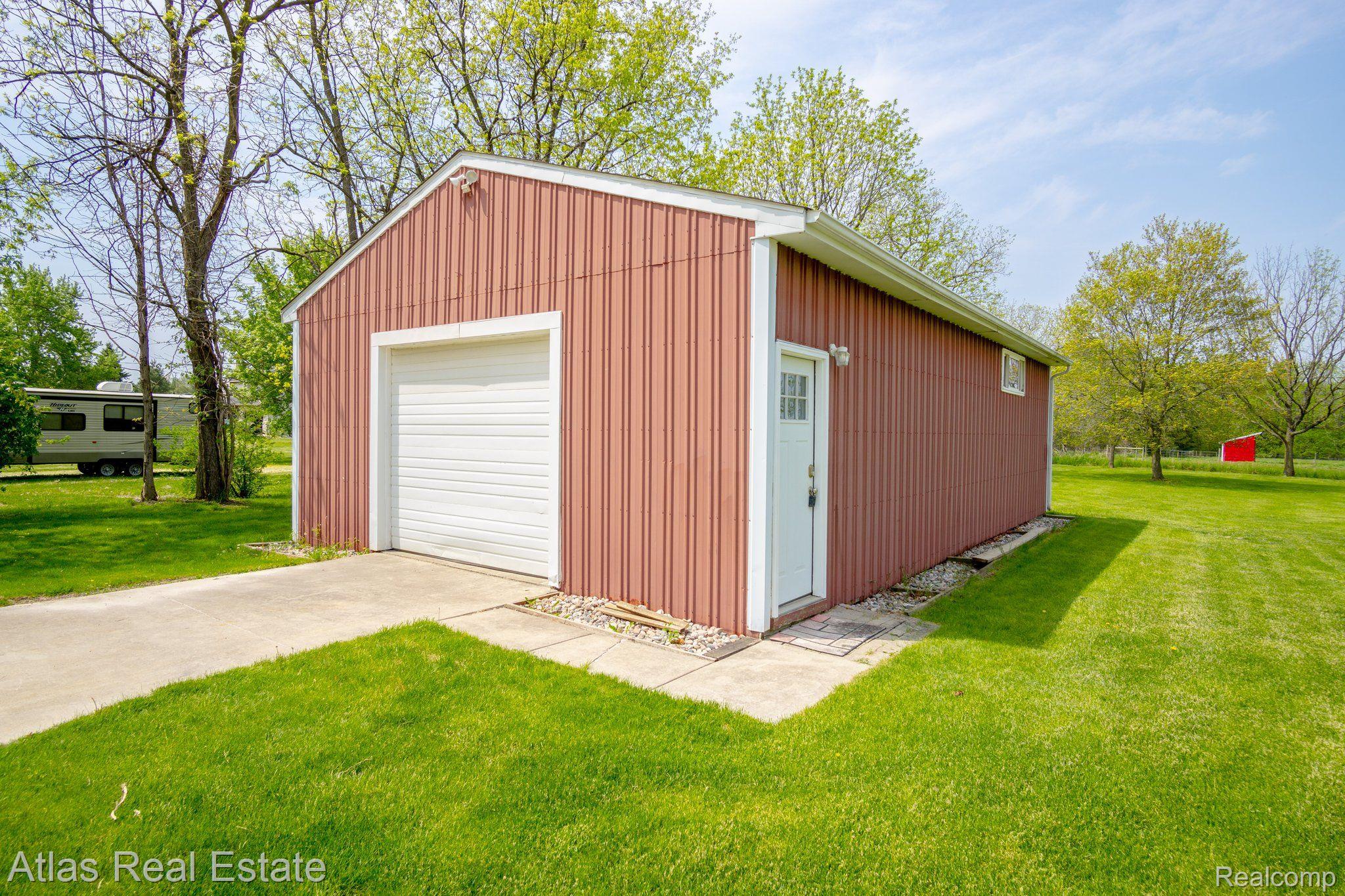 10114 Ridge Road Goodrich, MI 48438 - Photo 11 of 67 Pole Barn