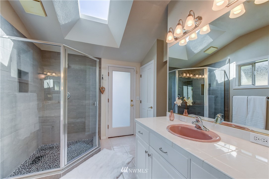 10016 Northeast 190th Street Bothell, WA 98011 - Photo 13 of 20 Gallery Image 13