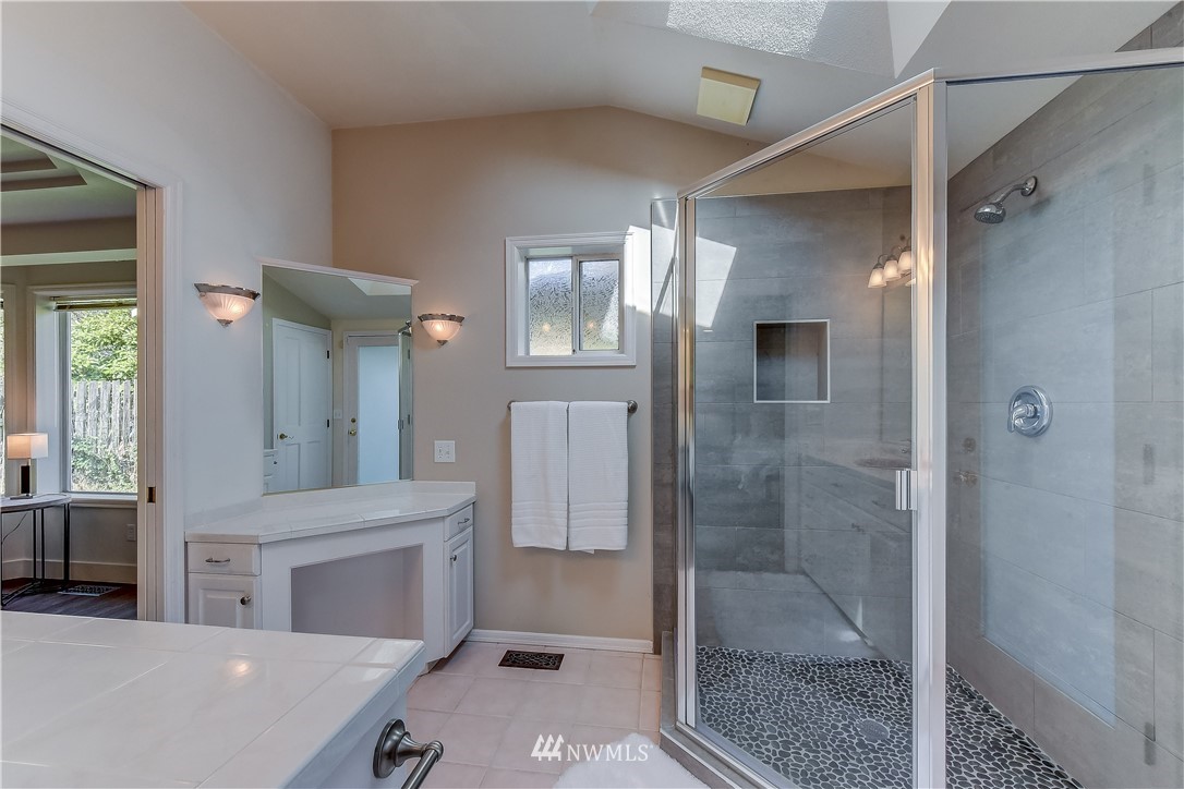 10016 Northeast 190th Street Bothell, WA 98011 - Photo 14 of 20 Gallery Image 14