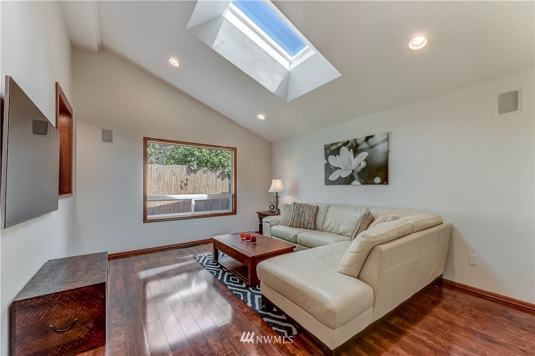 10016 Northeast 190th Street Bothell, WA 98011 - Photo 8 of 20 Gallery Image 8