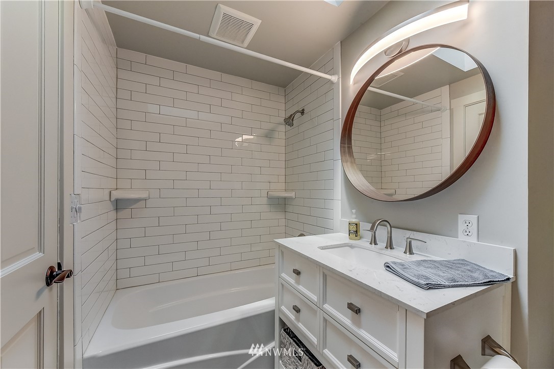 10016 Northeast 190th Street Bothell, WA 98011 - Photo 9 of 20 Gallery Image 9