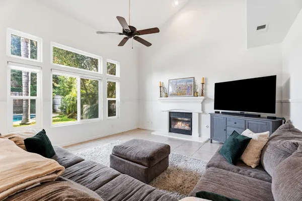 $629,000 | 2613 Applegate Avenue, Clovis, CA 93611