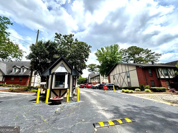 $200,000 | 6851 Roswell Road, Unit D33, Sandy Springs, GA 30328