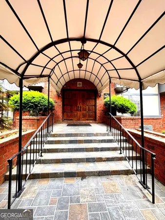 $200,000 | 6851 Roswell Road, Unit D33, Sandy Springs, GA 30328