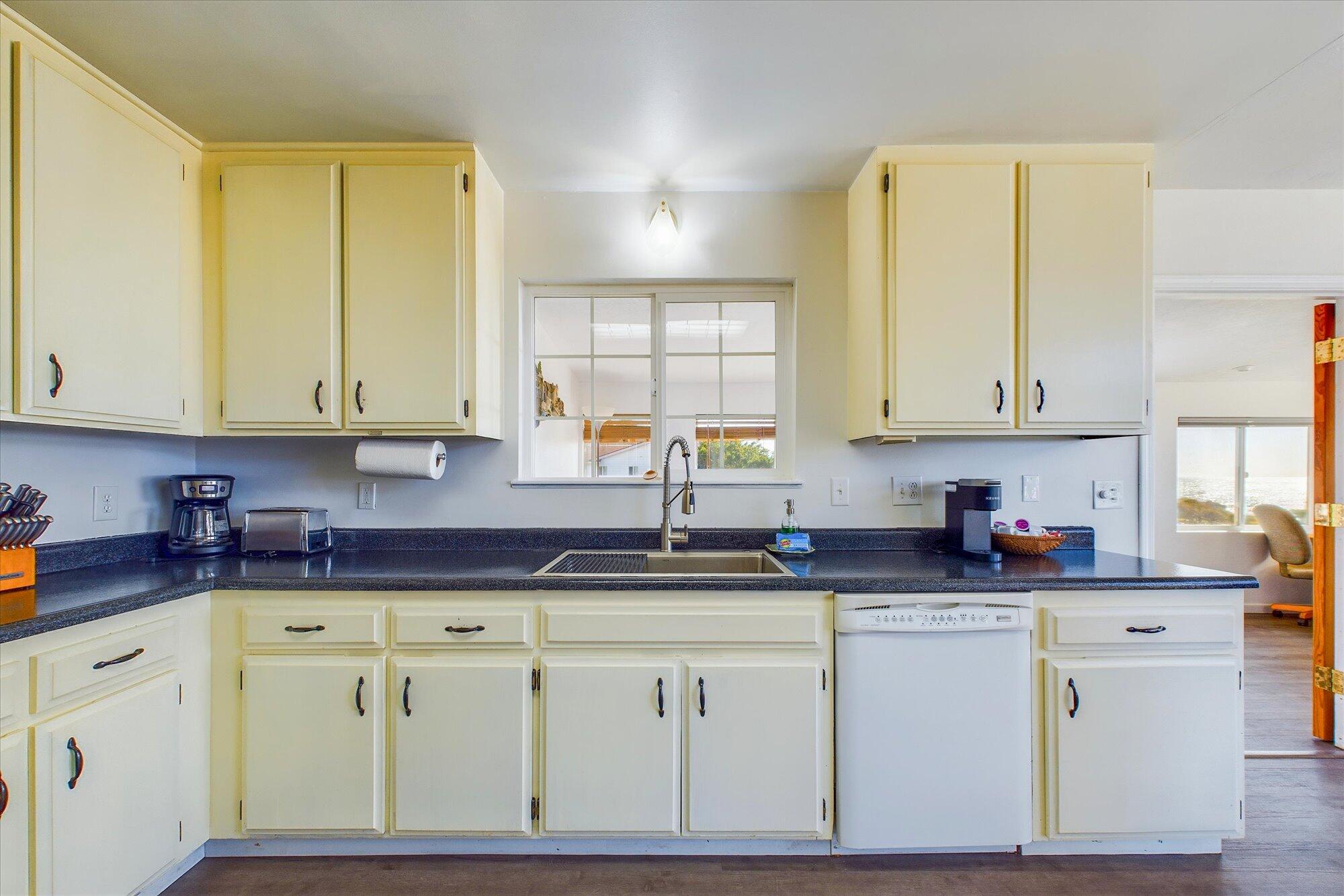 281 Sea View Road Shelter Cove, CA 95589 - Photo 30 of 63 28-281 Sea View-127