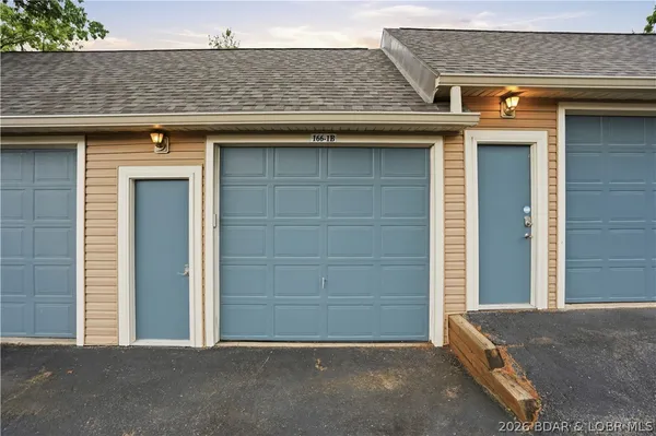 $414,000 | 166 Falls Point Drive, Unit 1B, Lake Ozark, MO 65049