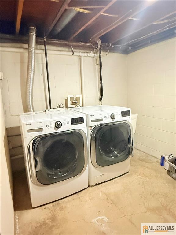 10 Hamilton Avenue Edison, NJ 08820 - Photo 9 of 10 a utility room with dryer and washer