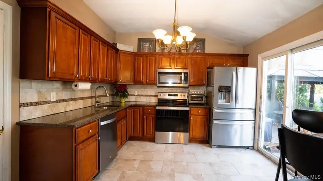 $739,888 | 4 Galaxie Lane, Selden, NY 11784