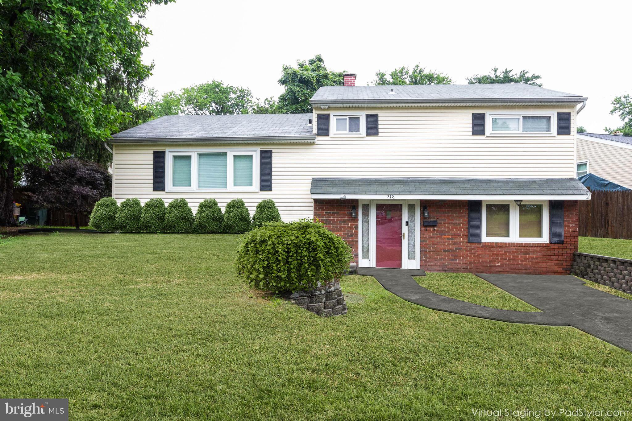 218 Ridgely Road Glen Burnie, MD 21061 - Photo 2 of 25 Virtually staged front yard