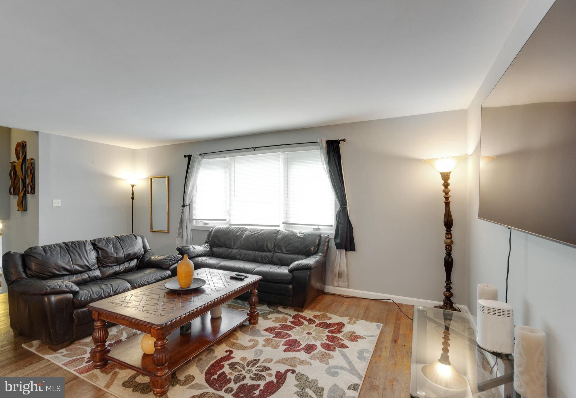 218 Ridgely Road Glen Burnie, MD 21061 - Photo 5 of 25 Living room with hardwood floors