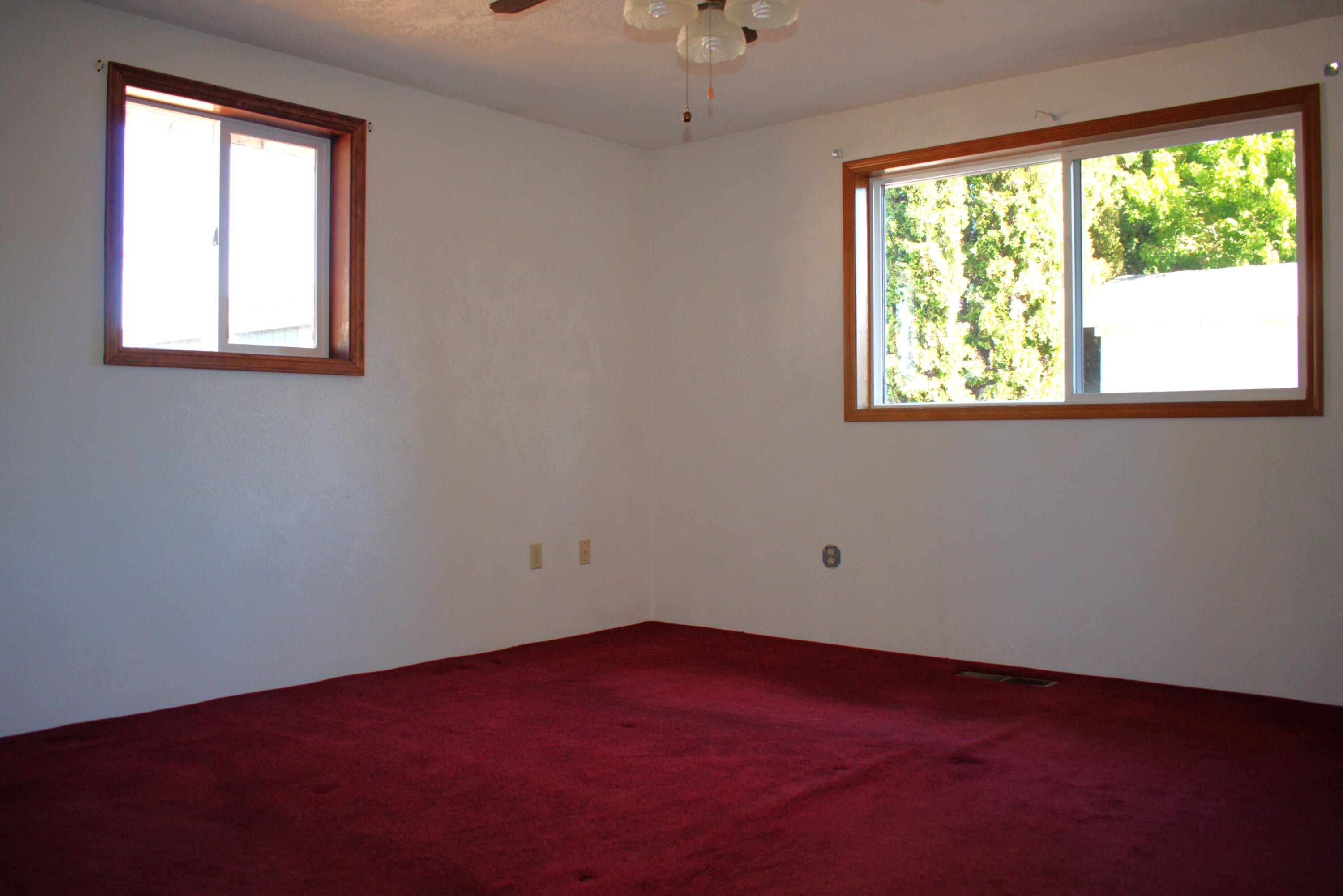 3234 Springbrook Road Medford, OR 97504 - Photo 11 of 31 PRIMARY BEDROOM