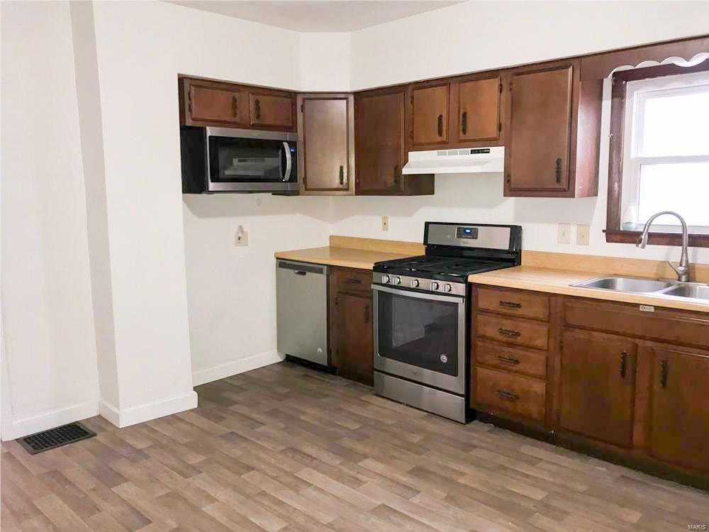 115 South Lawn Avenue O'Fallon, IL 62269 - Photo 9 of 15