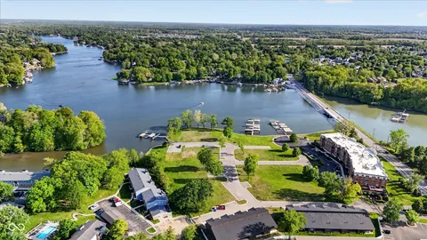 $344,900 | 20971 Shoreline Court, Unit 215, Noblesville, IN 46062