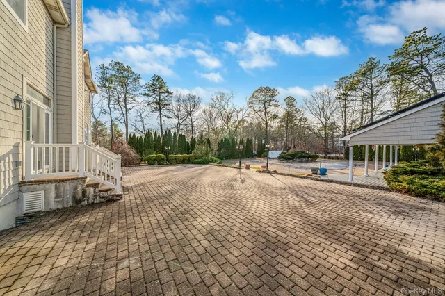 $929,000 | 44 East Margin Road, Ridge, NY 11961