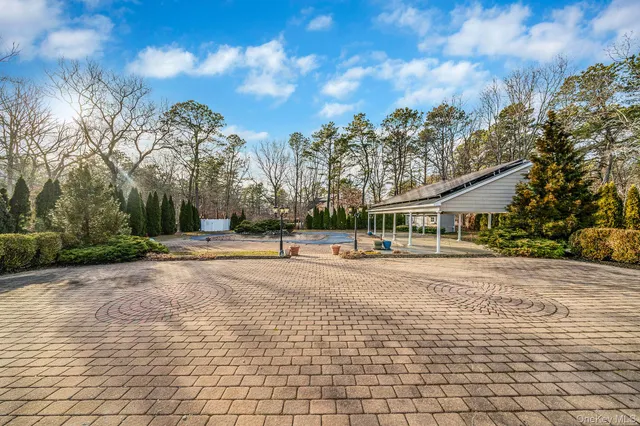 $929,000 | 44 East Margin Road, Ridge, NY 11961