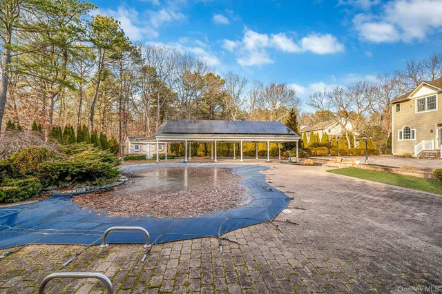 $929,000 | 44 East Margin Road, Ridge, NY 11961