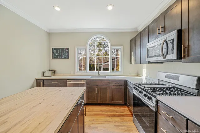 $929,000 | 44 East Margin Road, Ridge, NY 11961