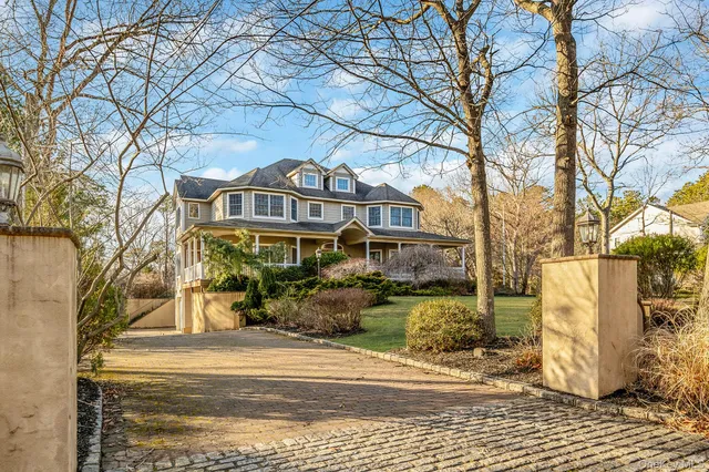 $929,000 | 44 East Margin Road, Ridge, NY 11961